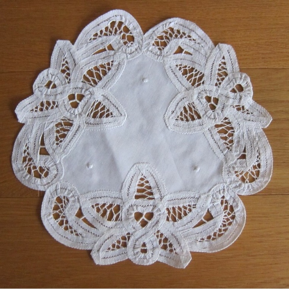 Vintage, Brand new, never used. Handmade Doilies Battenburg Lace Round doilies